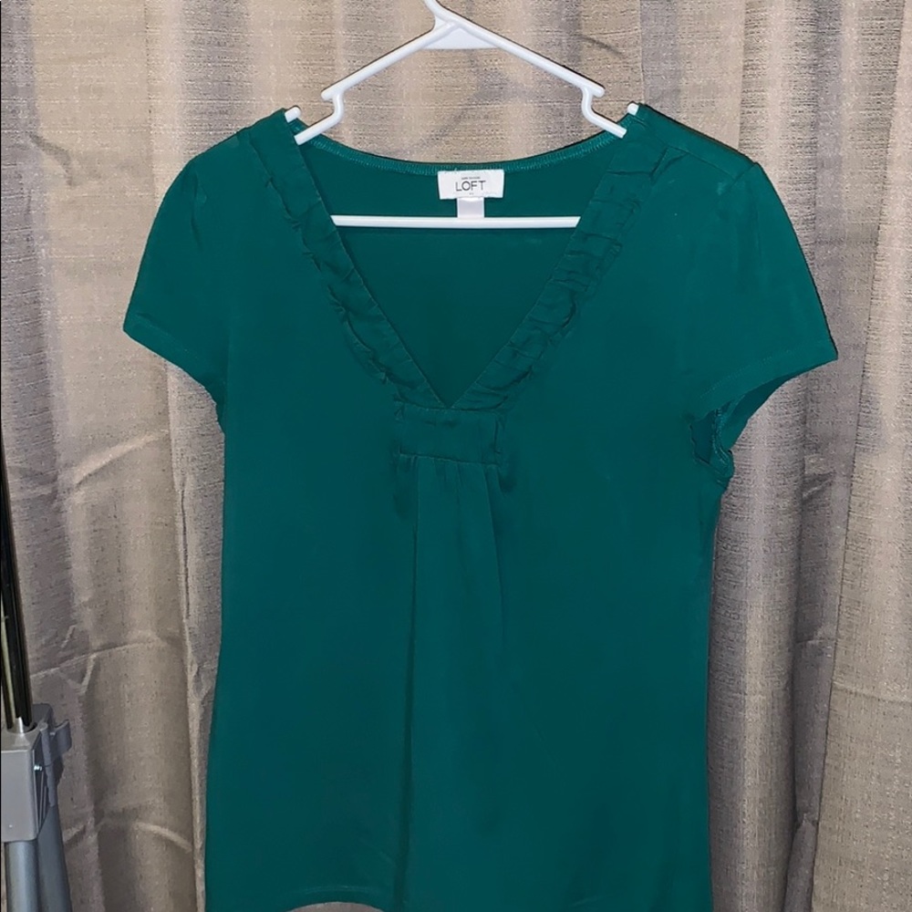 Ann Taylor LOFT green shirt size M